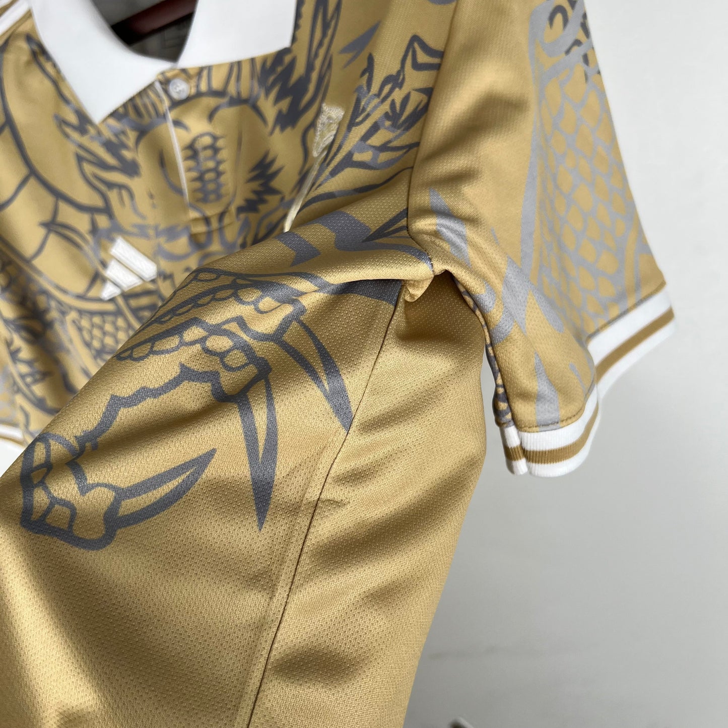 Real Madrid 23-24 Special Edition Gold (Fan)