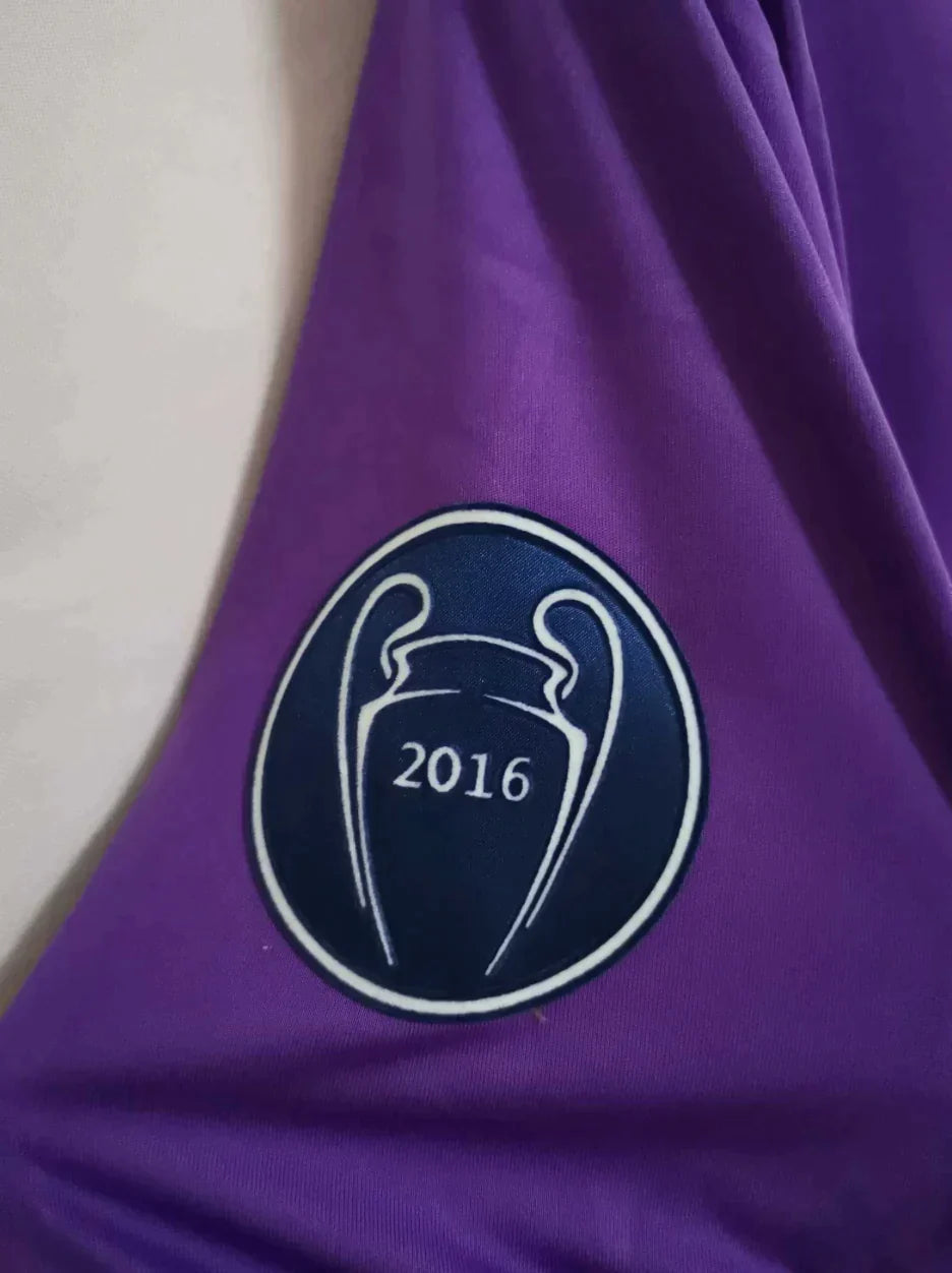 Real Madrid 16-17 Long Sleeve UCL FINAL Away (RETRO)