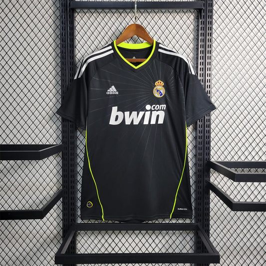 Real Madrid 10-11 Away (RETRO)