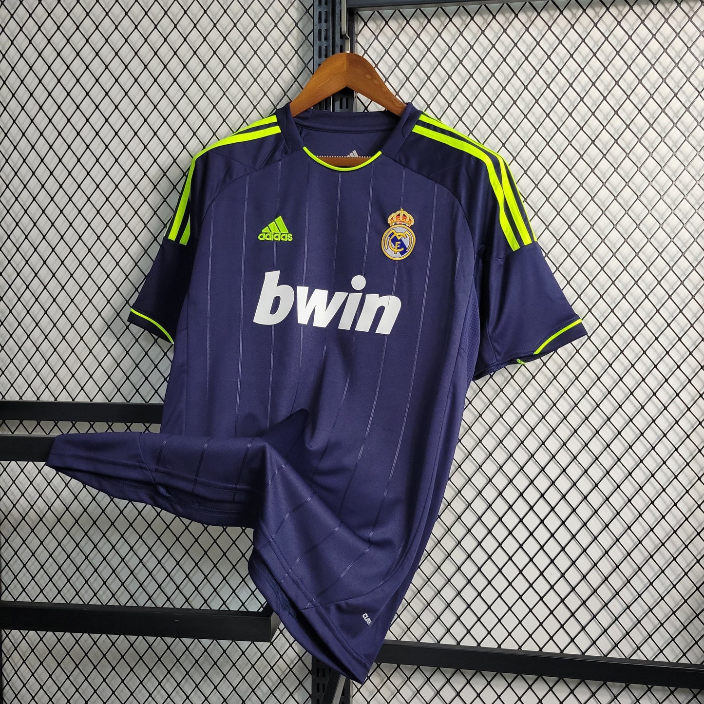 Real Madrid 12-13 Away (RETRO)