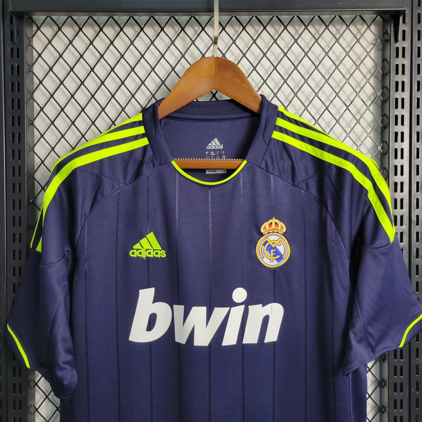 Real Madrid 12-13 Away (RETRO)