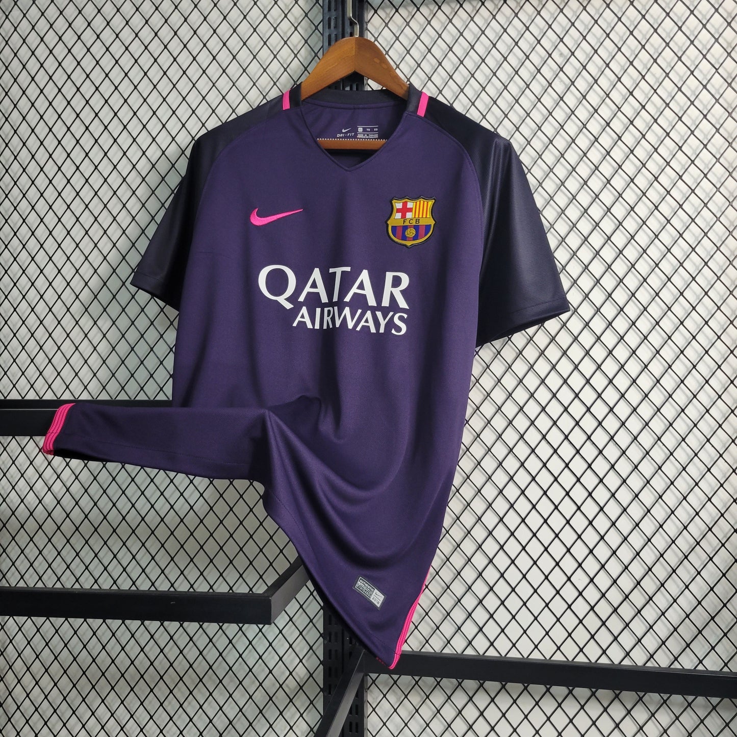 Barcelona 16-17 Away (RETRO)